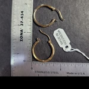 E23 14k Gold Hoop Earrings